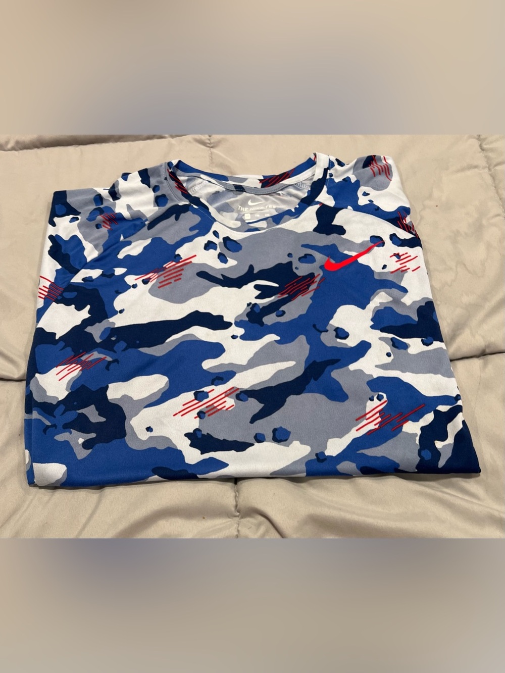 Nike Men's XXL Blue White and Gray Camo Dri Fit Performance Tee with Red Swoosh
